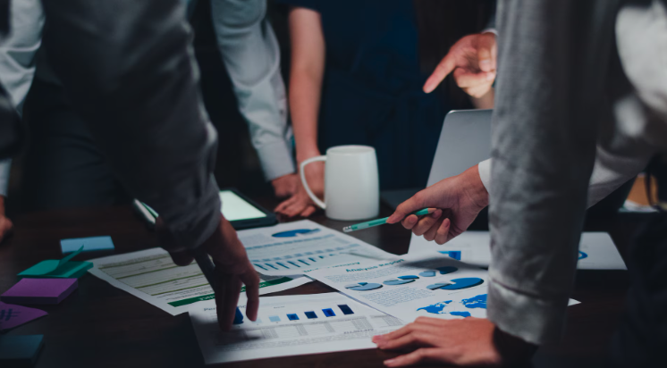حوكمة المخاطر الاستراتيجية وإدارة الأزمات المؤسسية