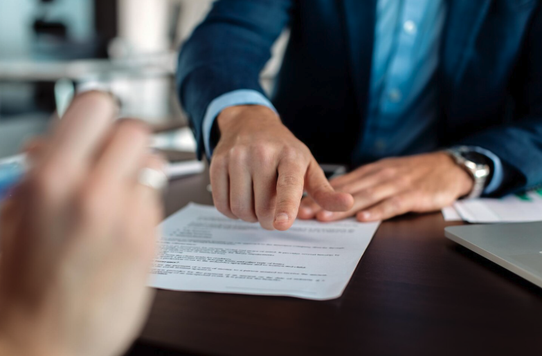 مؤشرات قياس الأداء التعاقدي (KPIs in Contracts)