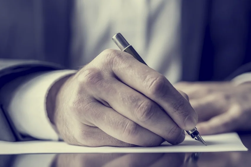 التخطيط للعقد: دراسة المخاطر والجوانب القانونية والتزامات الأطراف